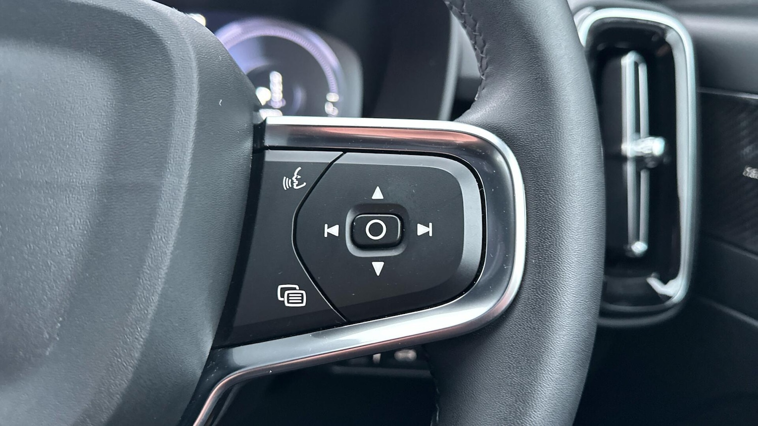 Used Volvo XC40 2023 for sale - 76457729: Photo 22