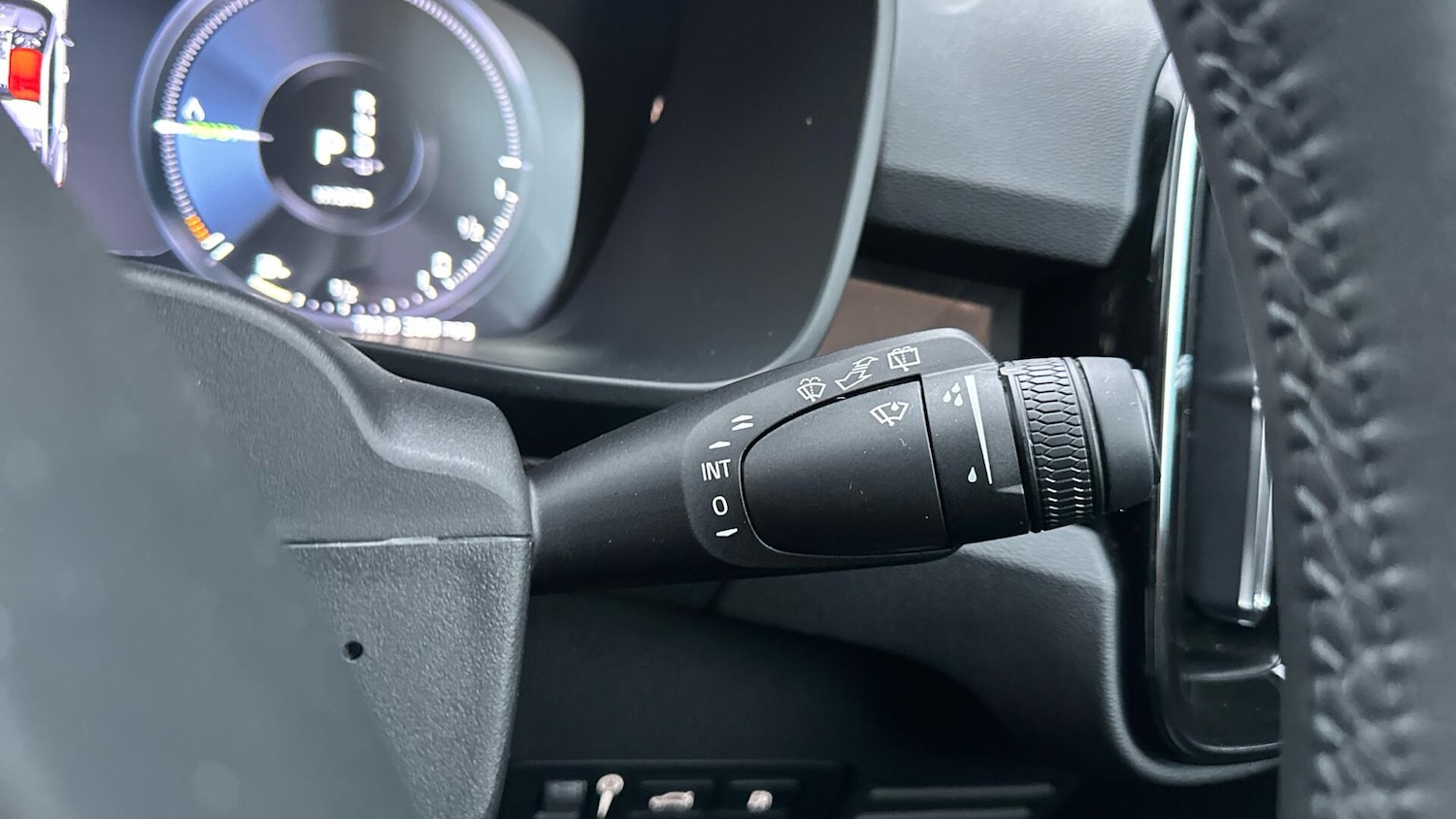 Used Volvo XC40 2023 for sale - 76457729: Photo 23