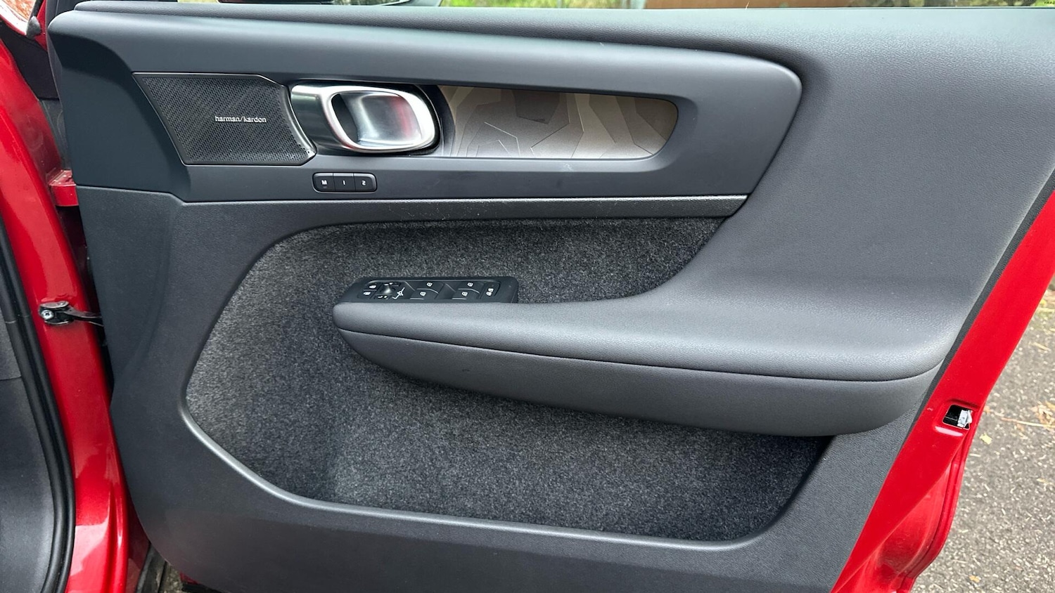 Used Volvo XC40 2023 for sale - 76457729: Photo 29