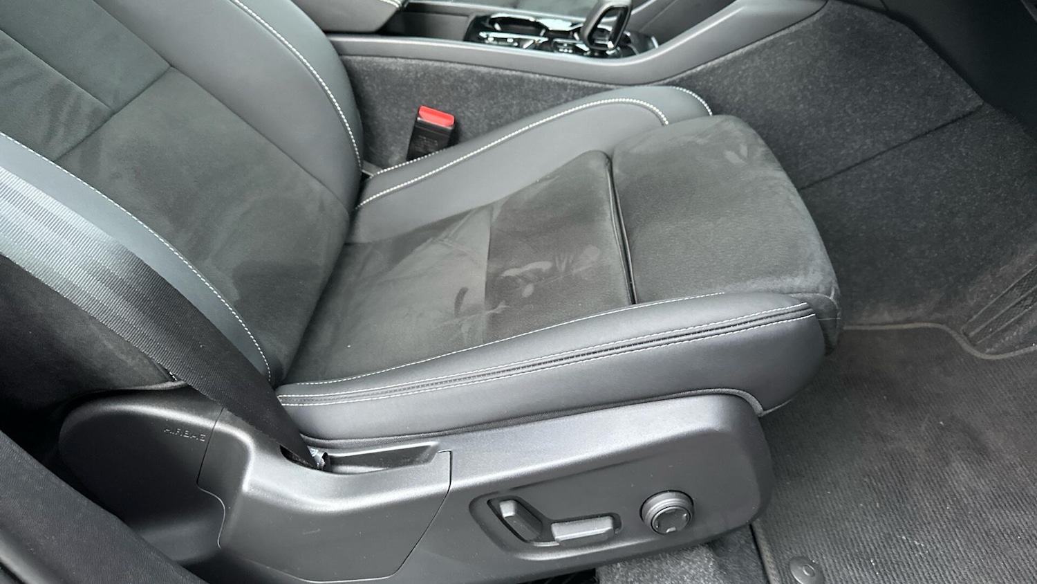 Used Volvo XC40 2023 for sale - 76457729: Photo 30