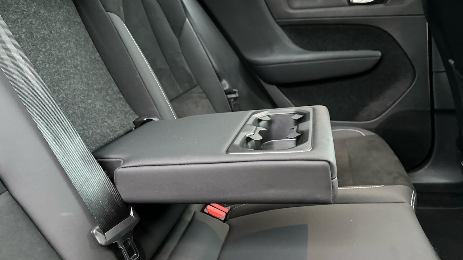 Used Volvo XC40 2023 for sale - 76457729: Photo 34