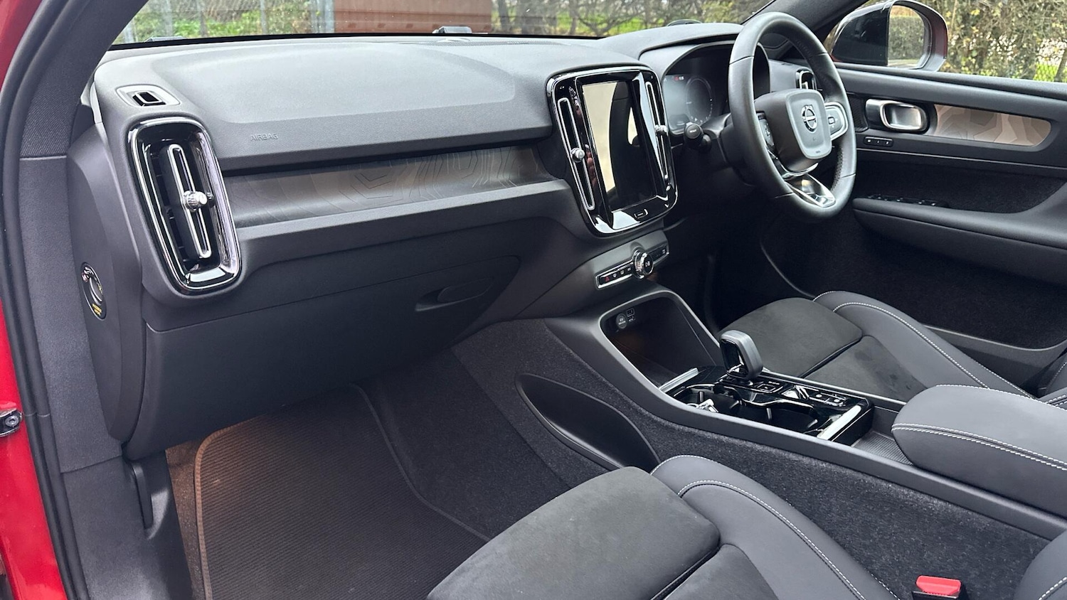 Used Volvo XC40 2023 for sale - 76457729: Photo 39