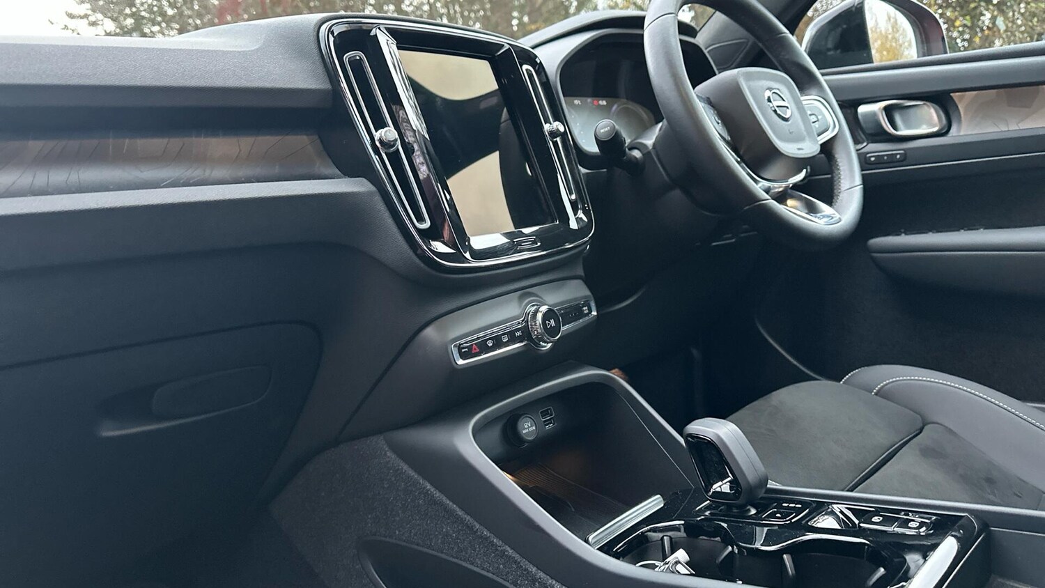 Used Volvo XC40 2023 for sale - 76457729: Photo 40