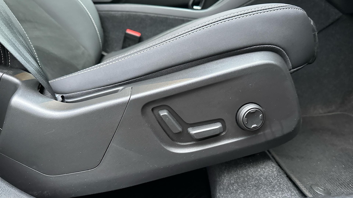 Used Volvo XC40 2023 for sale - 76457729: Photo 44