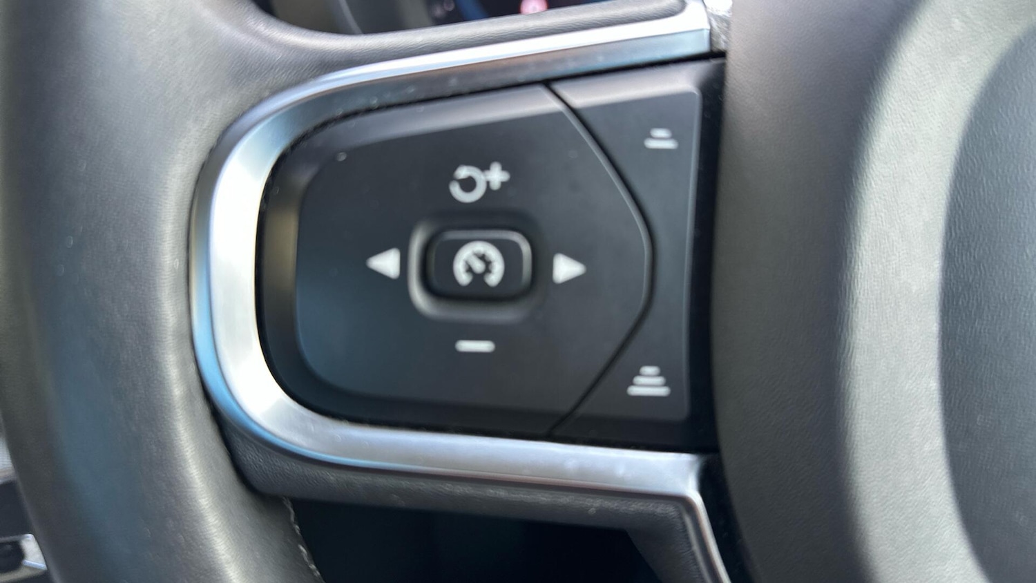 Used Volvo XC60 2023 for sale - 77794211: Photo 48