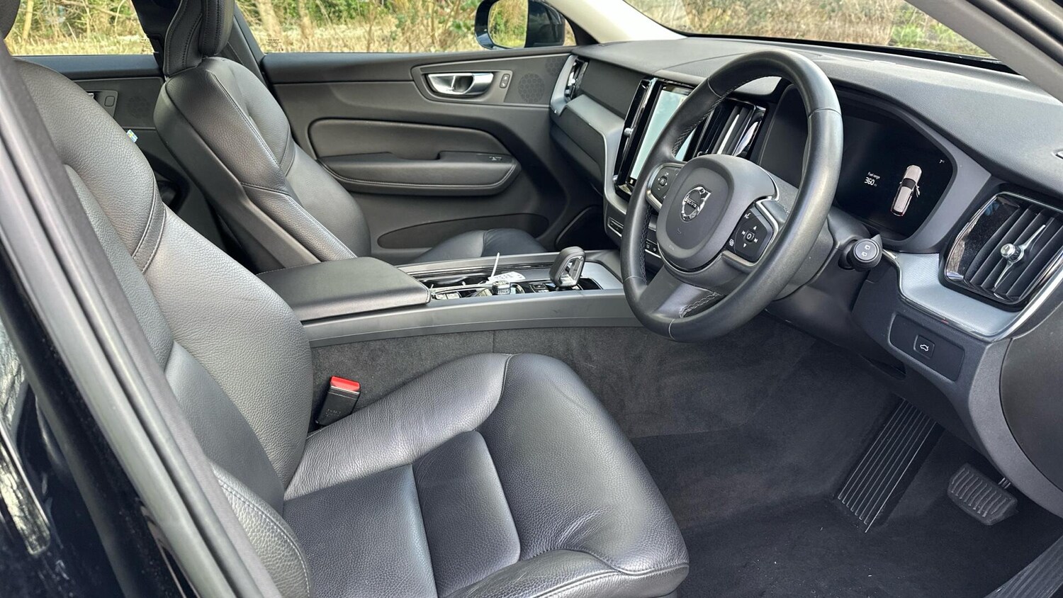 Used Volvo XC60 2023 for sale - 77672990: Photo 32