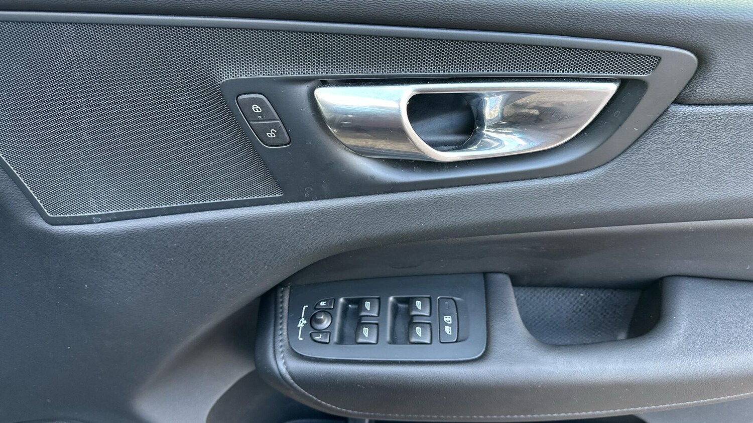 Used Volvo XC60 2023 for sale - 77672990: Photo 33