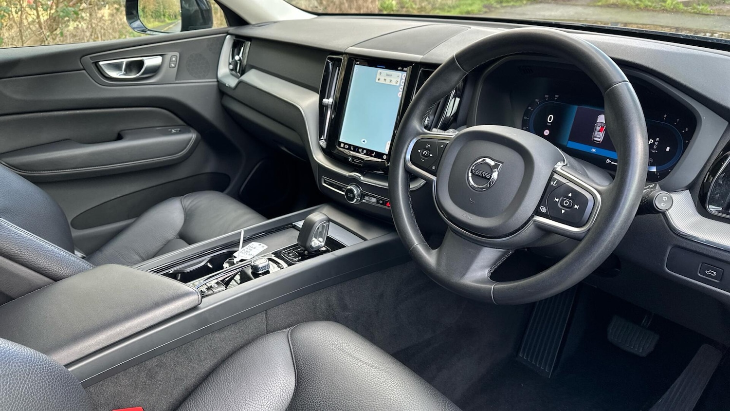 Used Volvo XC60 2023 for sale - 77672990: Photo 4