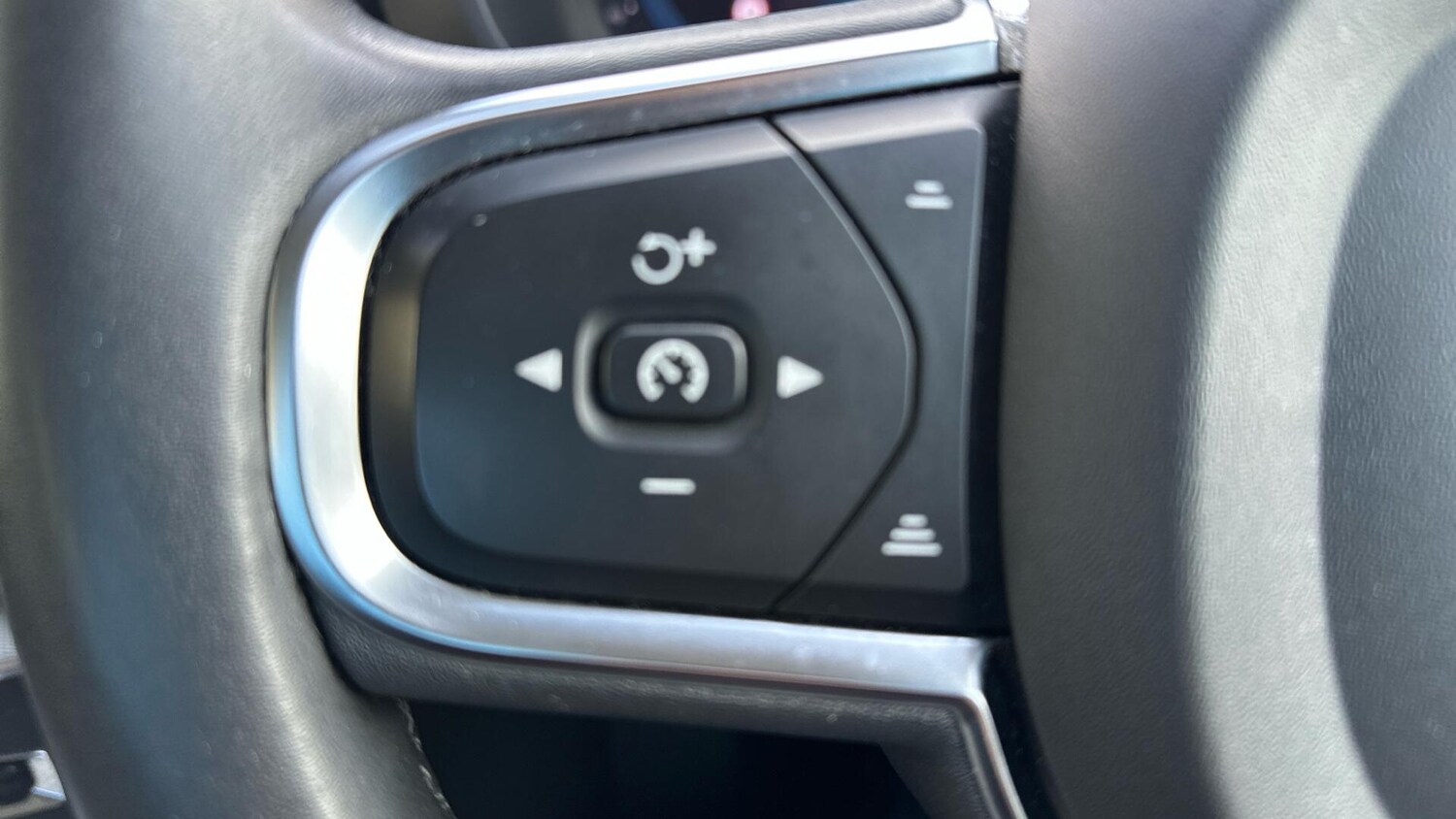 Used Volvo XC60 2023 for sale - 77672990: Photo 48