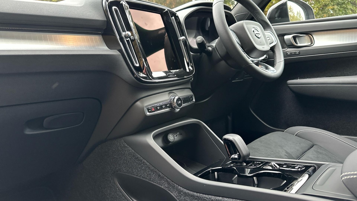 Used Volvo XC40 2025 for sale - 76337419: Photo 15