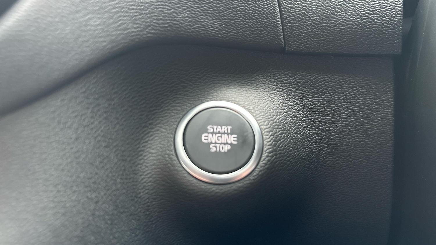 Used Volvo XC40 2025 for sale - 76337419: Photo 24