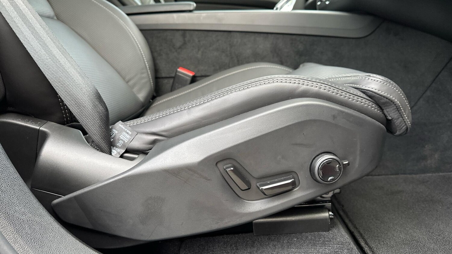 Used Volvo XC60 2025 for sale - 76584153: Photo 44