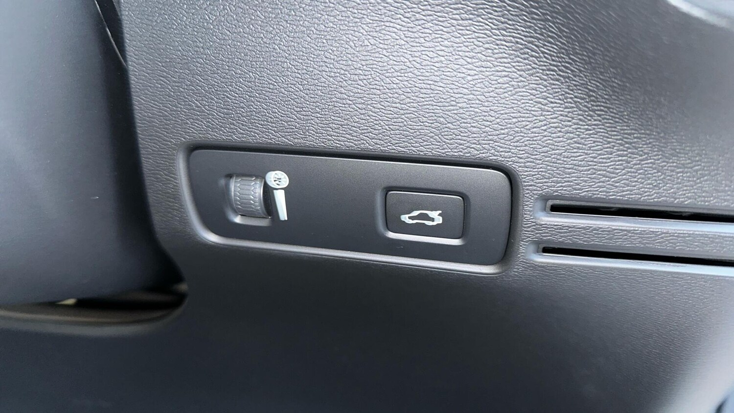 Used Volvo XC40 2021 for sale - 76657575: Photo 31