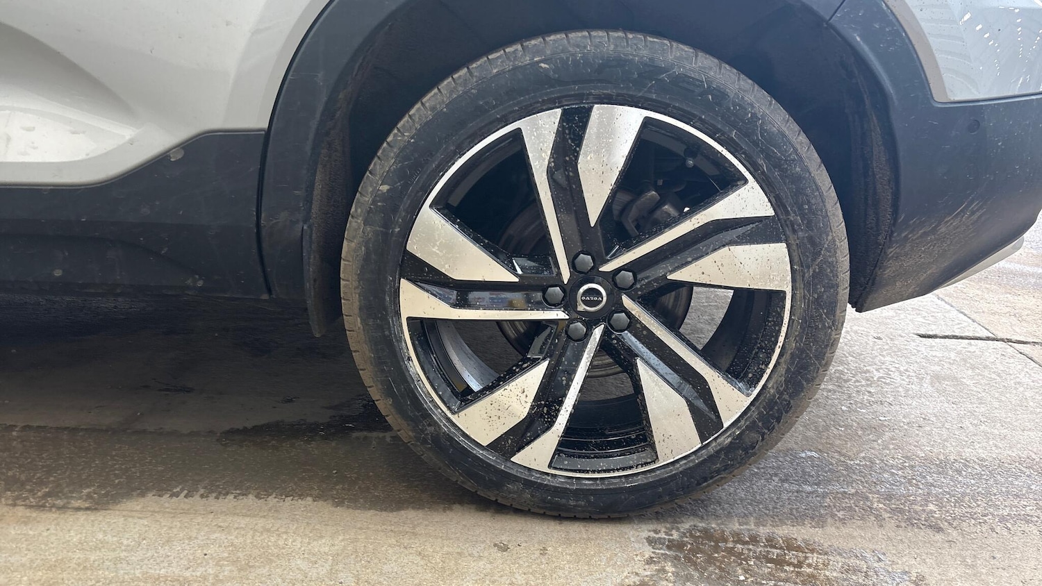 Used Volvo XC40 2025 for sale - 77723648: Photo 4