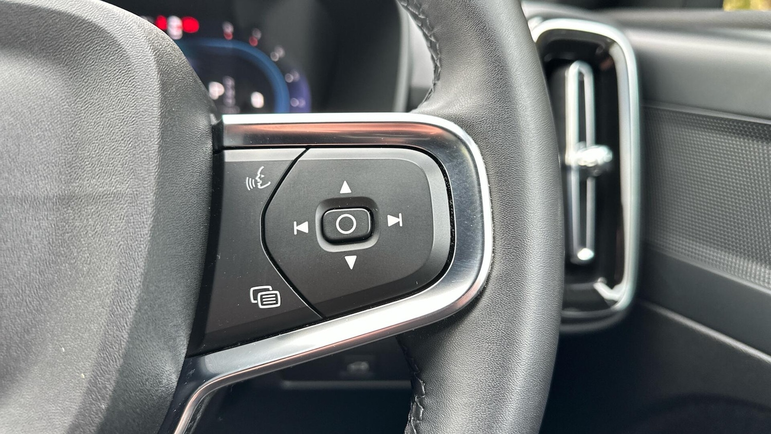 Used Volvo XC40 2022 for sale - 76942699: Photo 22