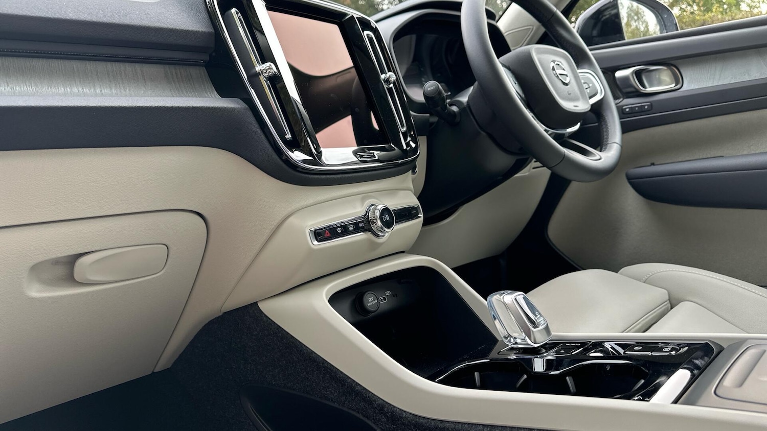 Used Volvo XC40 2025 for sale - 76336265: Photo 15