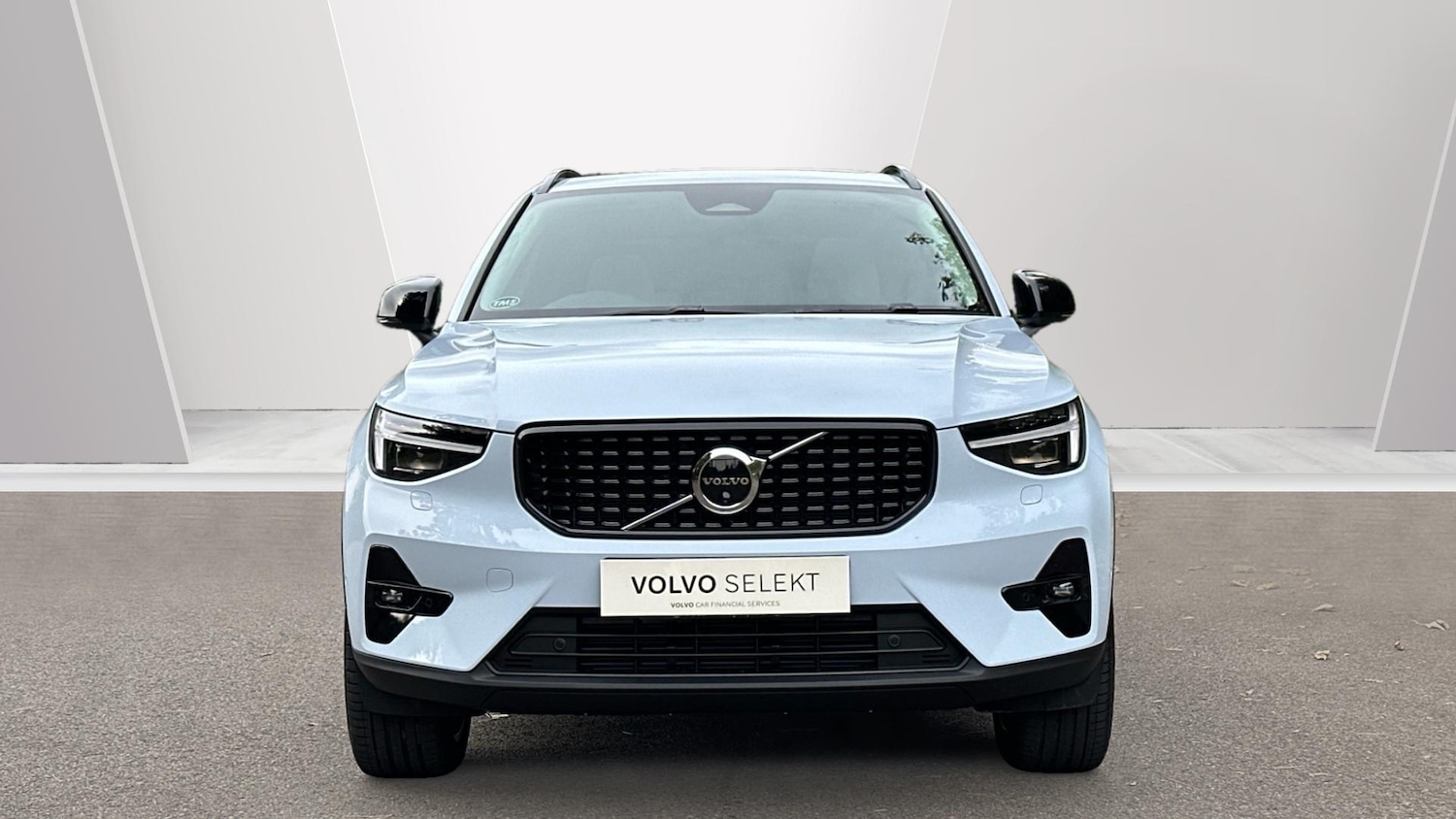 Used Volvo XC40 2025 for sale - 76336265: Photo 2