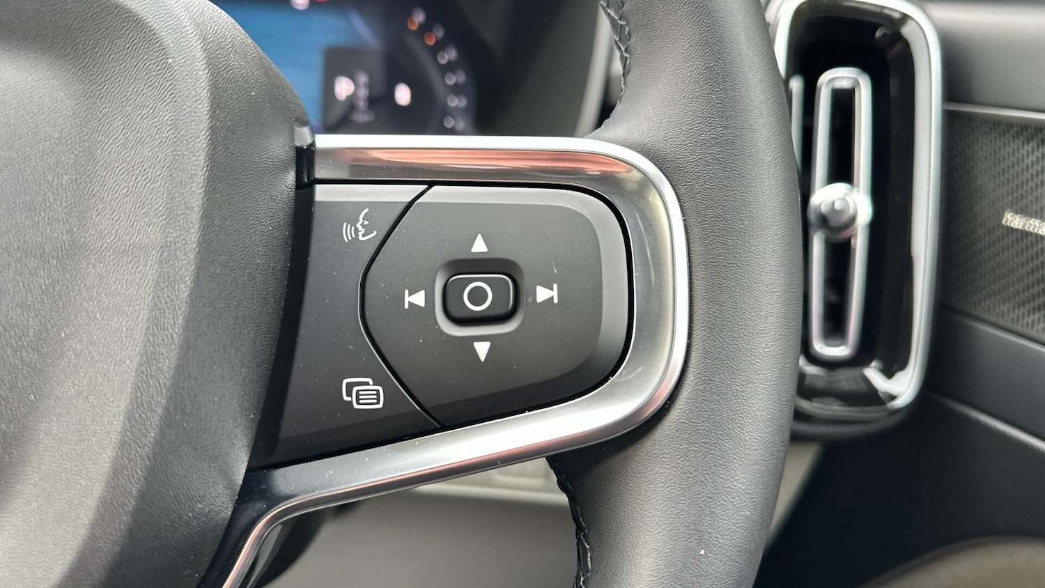 Used Volvo XC40 2025 for sale - 76336265: Photo 23