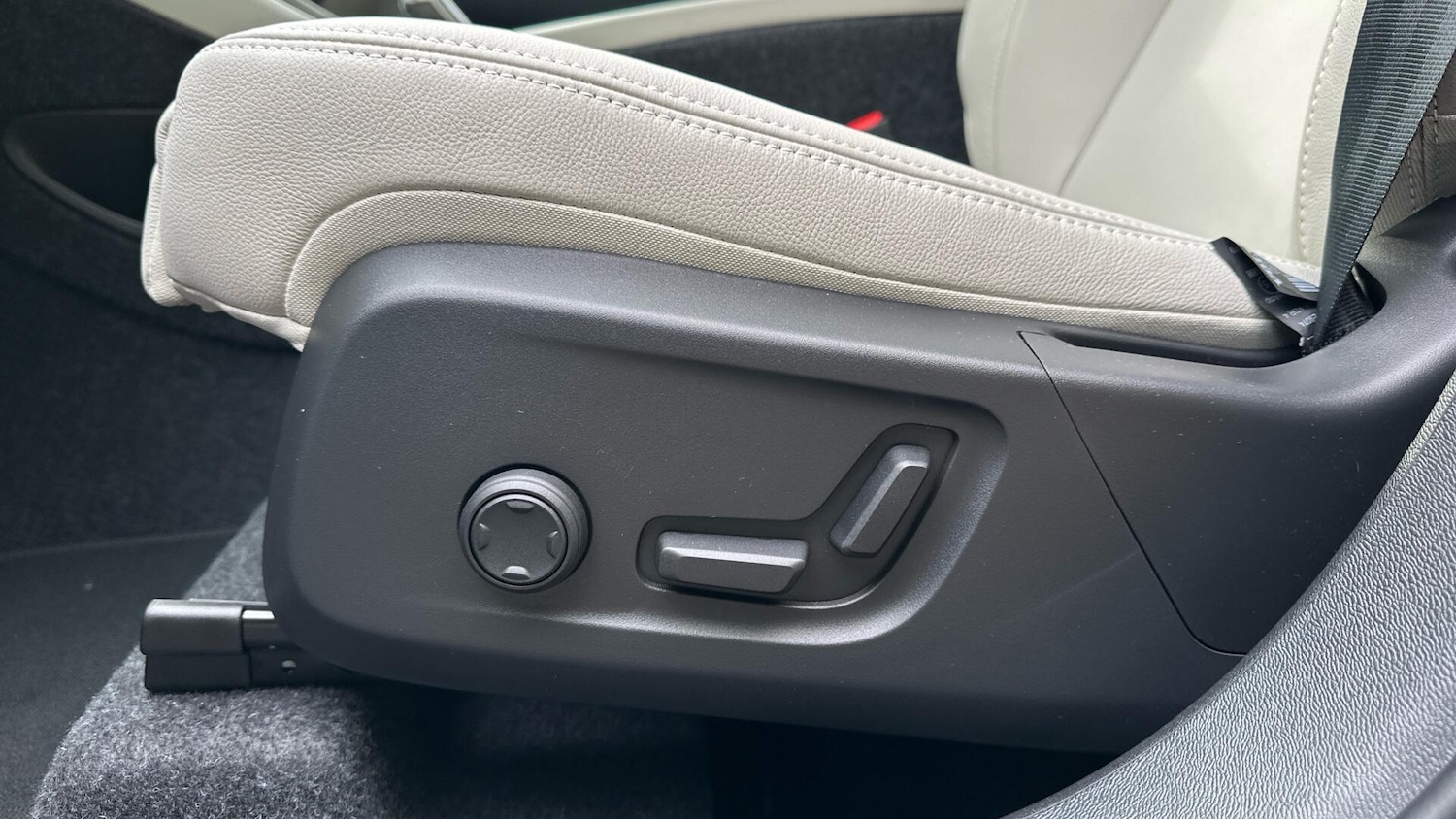 Used Volvo XC40 2025 for sale - 76336265: Photo 29