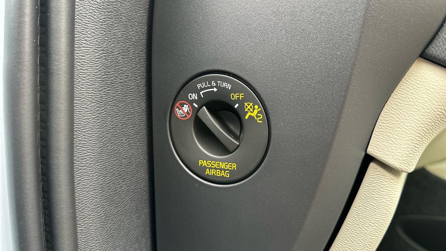 Used Volvo XC40 2025 for sale - 76336265: Photo 30