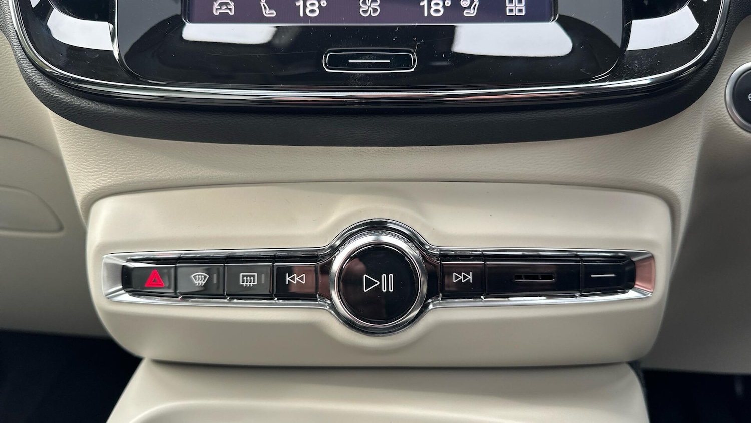 Used Volvo XC40 2025 for sale - 76336265: Photo 32