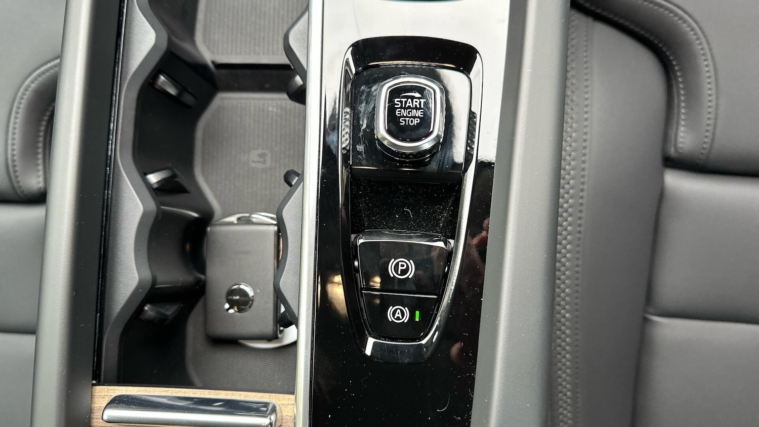 Used Volvo XC60 2025 for sale - 76337308: Photo 14