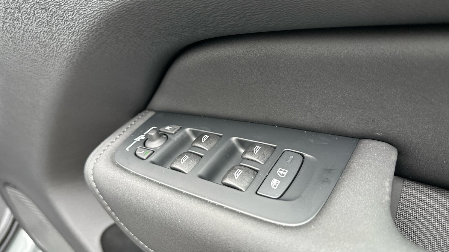 Used Volvo XC60 2025 for sale - 76337308: Photo 24