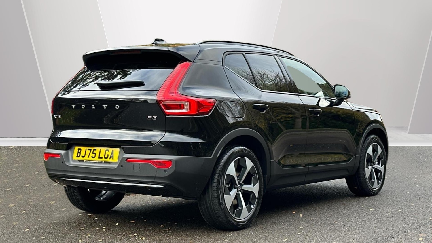 Used Volvo XC40 for sale - 76538501: Photo 2