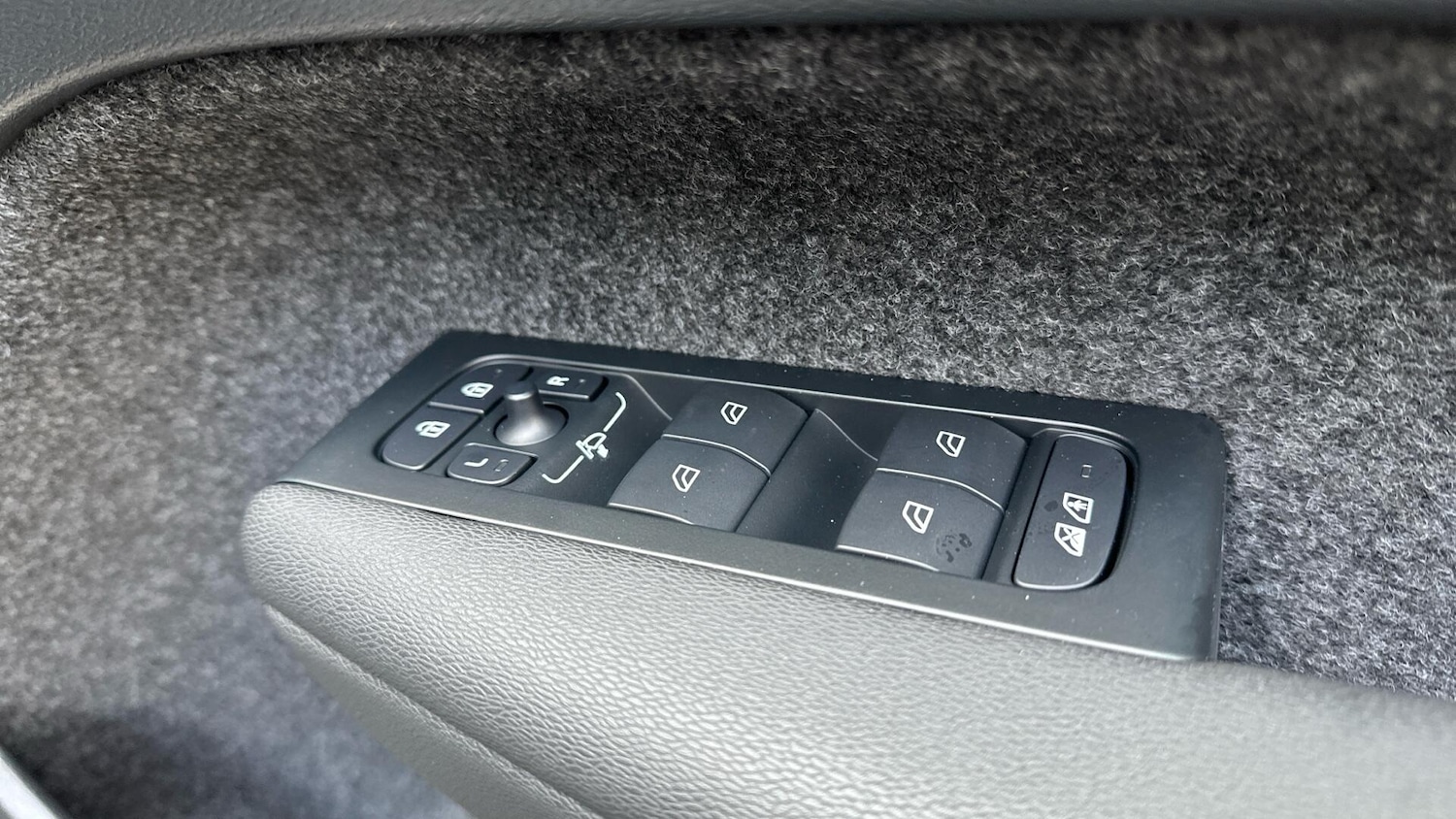 Used Volvo XC40 for sale - 76538501: Photo 24