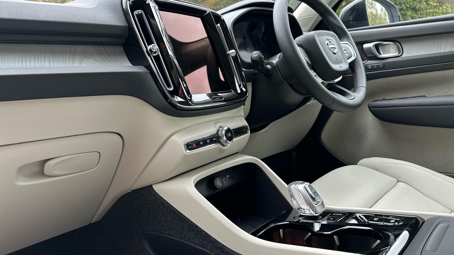 Used Volvo XC40 2025 for sale - 77673022: Photo 16