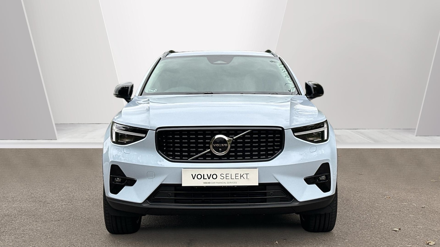 Used Volvo XC40 2025 for sale - 77673022: Photo 2
