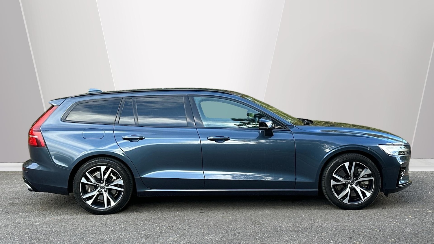 Used Volvo V60 2021 for sale - 76584361: Photo 3