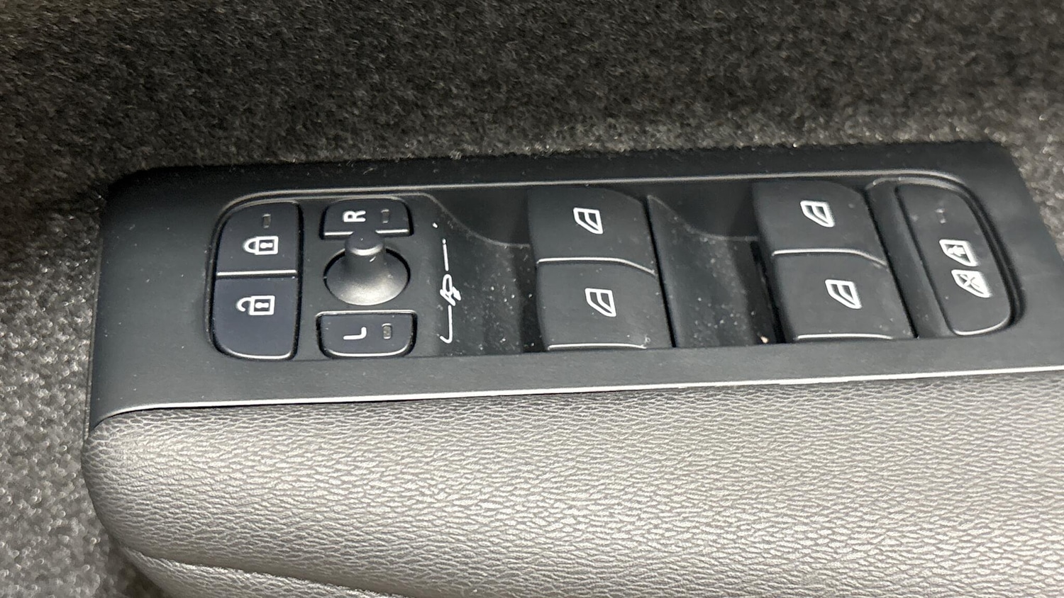 Used Volvo XC40 2025 for sale - 77723206: Photo 25