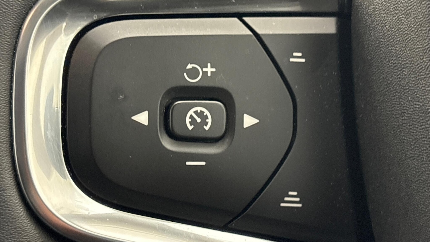 Used Volvo XC40 2025 for sale - 77723206: Photo 31