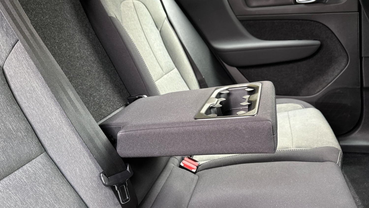 Used Volvo XC40 2022 for sale - 76336172: Photo 32