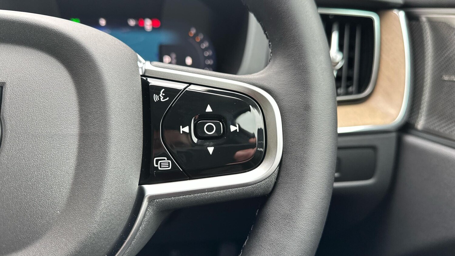 Used Volvo XC60 2025 for sale - 77672976: Photo 22