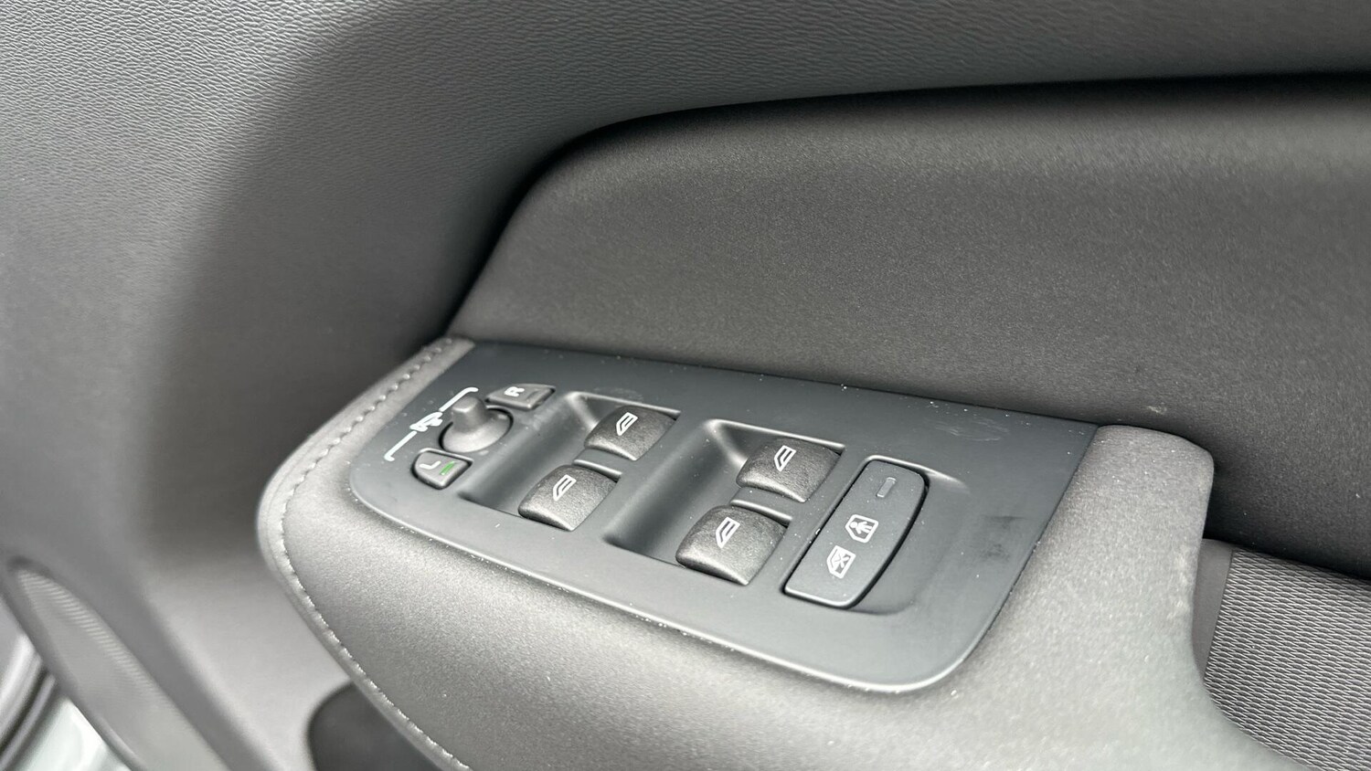 Used Volvo XC60 2025 for sale - 77672976: Photo 24