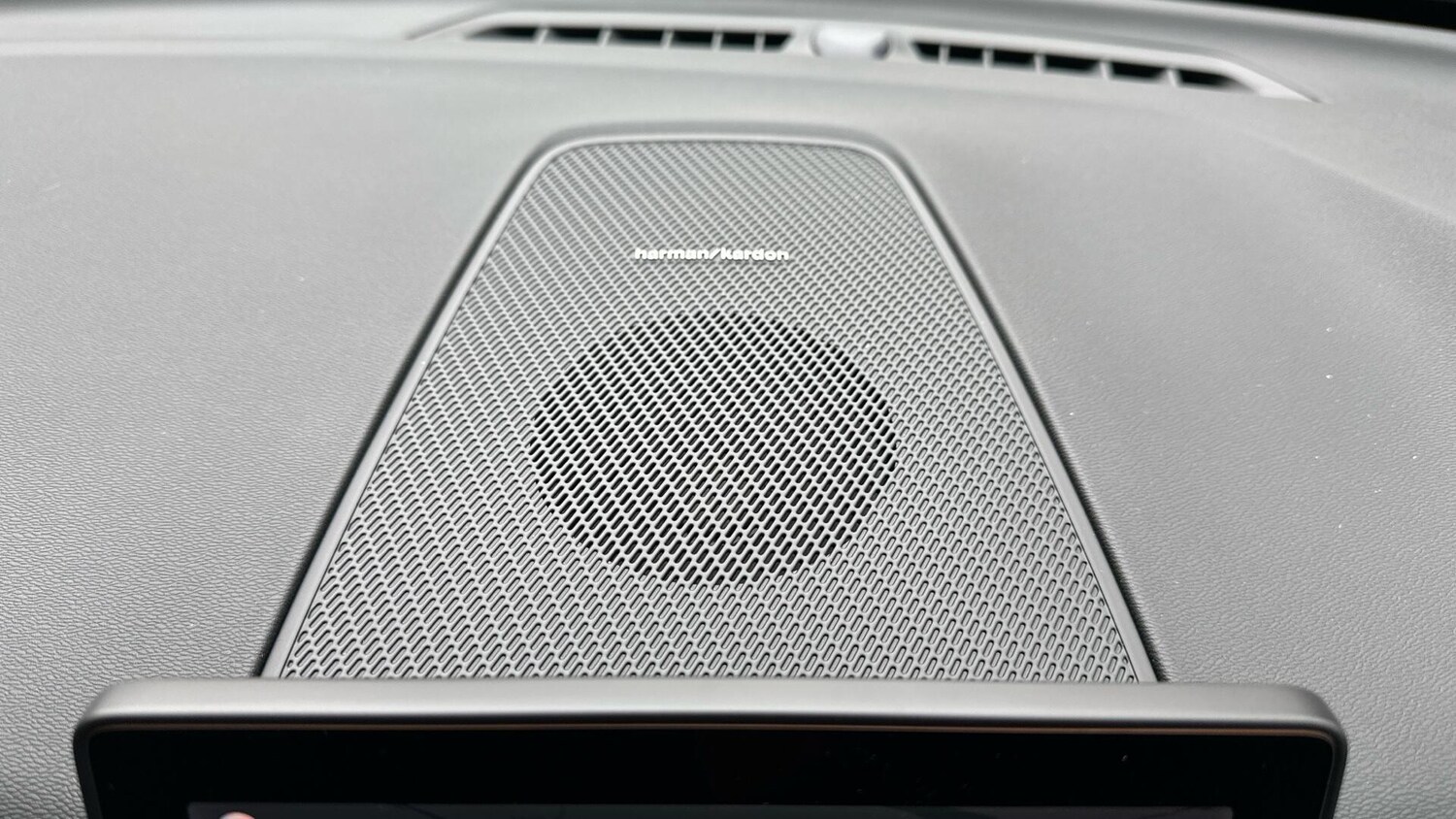 Used Volvo XC60 2025 for sale - 77672976: Photo 25