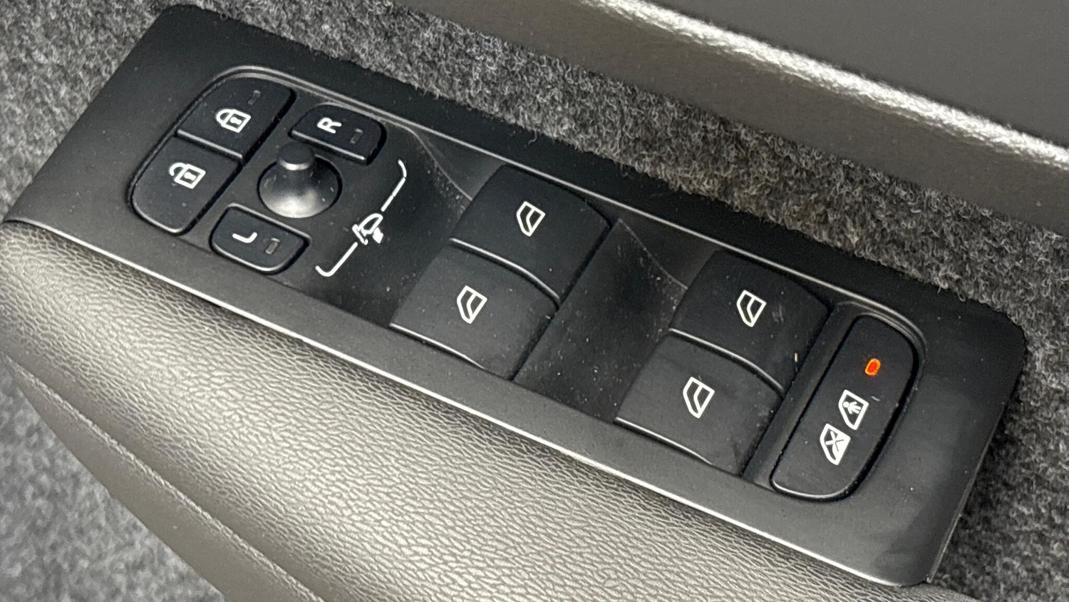 Used Volvo XC40 2025 for sale - 77723719: Photo 24