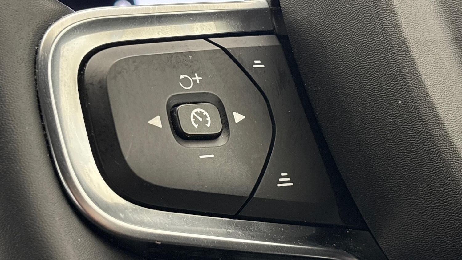 Used Volvo XC40 2025 for sale - 77723719: Photo 30