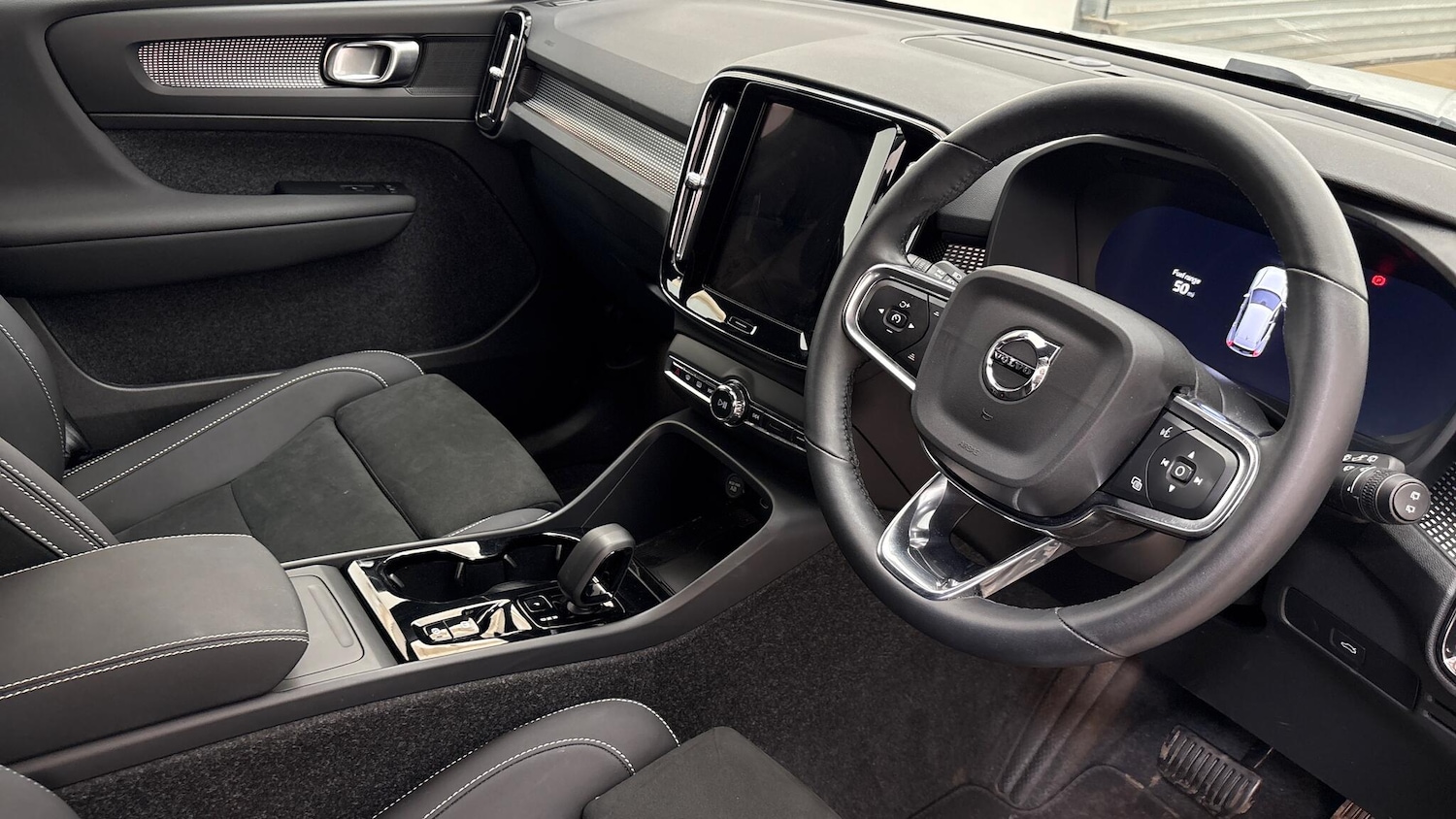 Used Volvo XC40 2025 for sale - 77723719: Photo 9