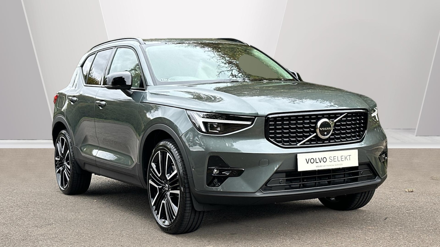 Used Volvo XC40 2025 for sale - 76561337: Photo 1