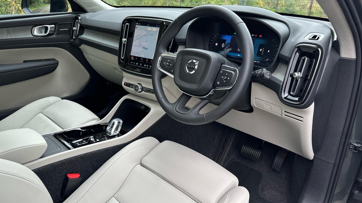 Used Volvo XC40 2025 for sale - 76561337: Photo 12