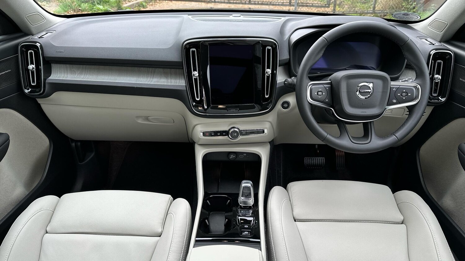 Used Volvo XC40 2025 for sale - 76561337: Photo 13