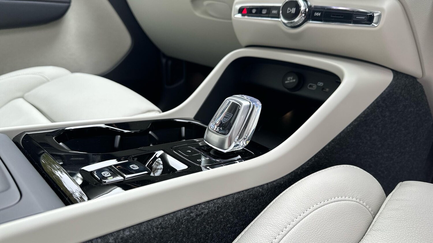 Used Volvo XC40 2025 for sale - 76561337: Photo 14