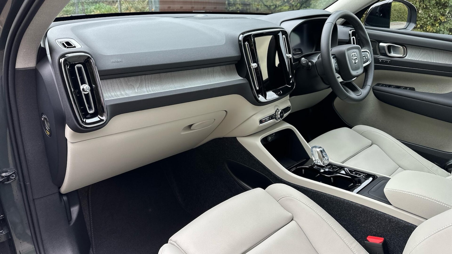 Used Volvo XC40 2025 for sale - 76561337: Photo 15