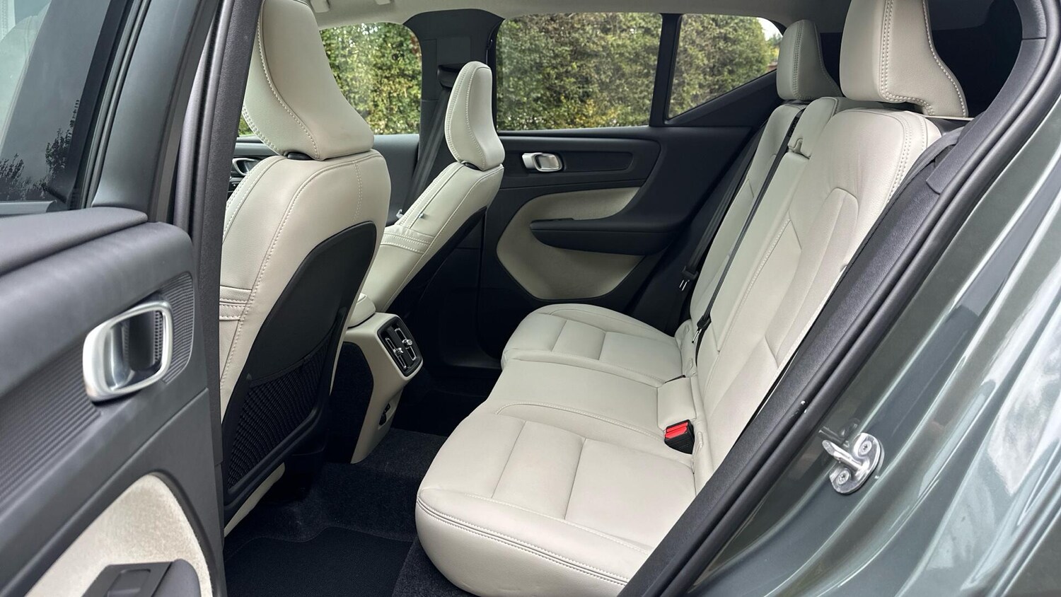 Used Volvo XC40 2025 for sale - 76561337: Photo 19