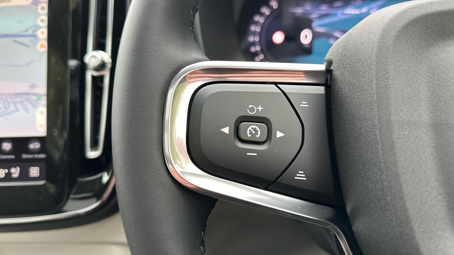 Used Volvo XC40 2025 for sale - 76561337: Photo 21