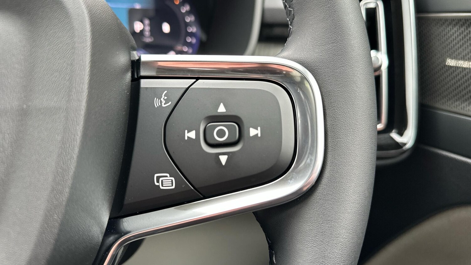 Used Volvo XC40 2025 for sale - 76561337: Photo 22