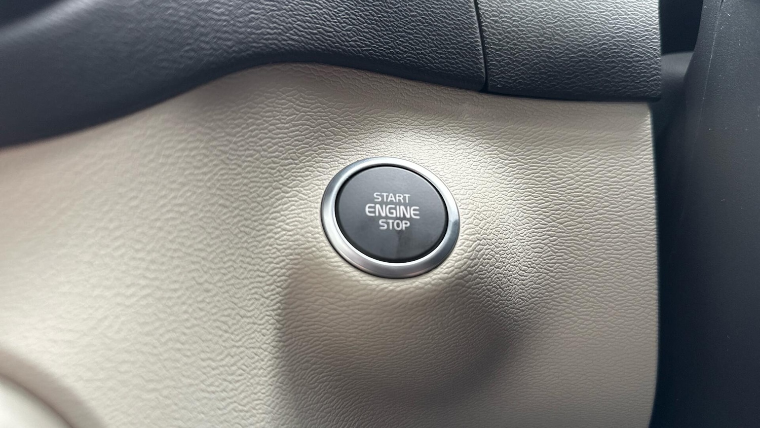 Used Volvo XC40 2025 for sale - 76561337: Photo 24